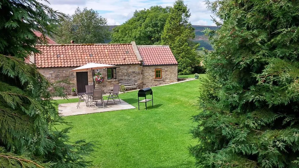 Ann'S Cottage And The Old Smithy Rosedale Abbey